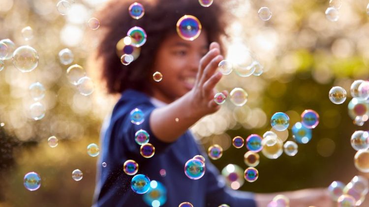 soap bubbles play