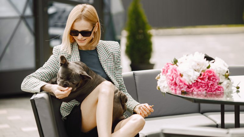 celebrity with pet outside hotel